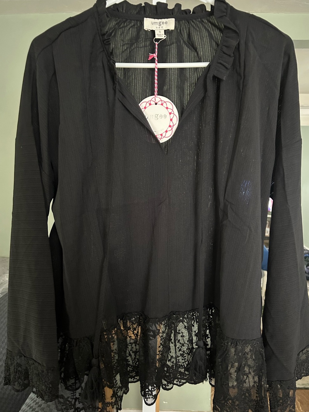 Umgee Black Ruffle-Neck Long Sleeve Blouse with Lace Hem